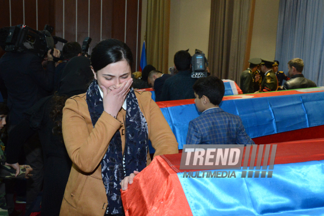 Azerbaijan buries its martyrs. Azerbaijan, Baku, 11 apr. 2016